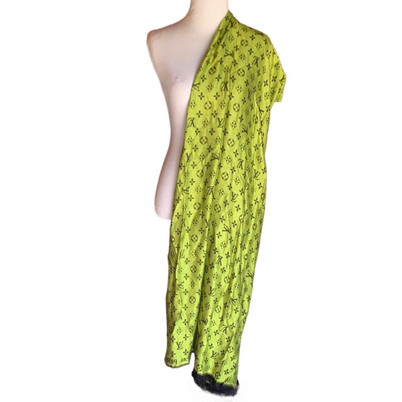 💚LV Monogram Classic Shawl 💚 - Picture 2 of 11